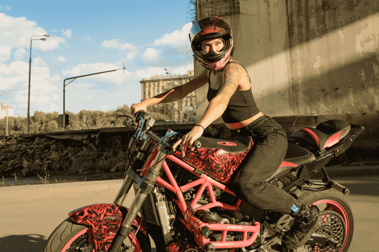 Kadın Motosikletçiler İçin Özel Ekipman Rehberi | Motorbutik